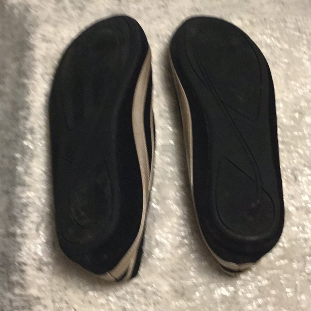 Capelli of New York Black and Gold Flats with Striped Design - Picture 4 of 4
